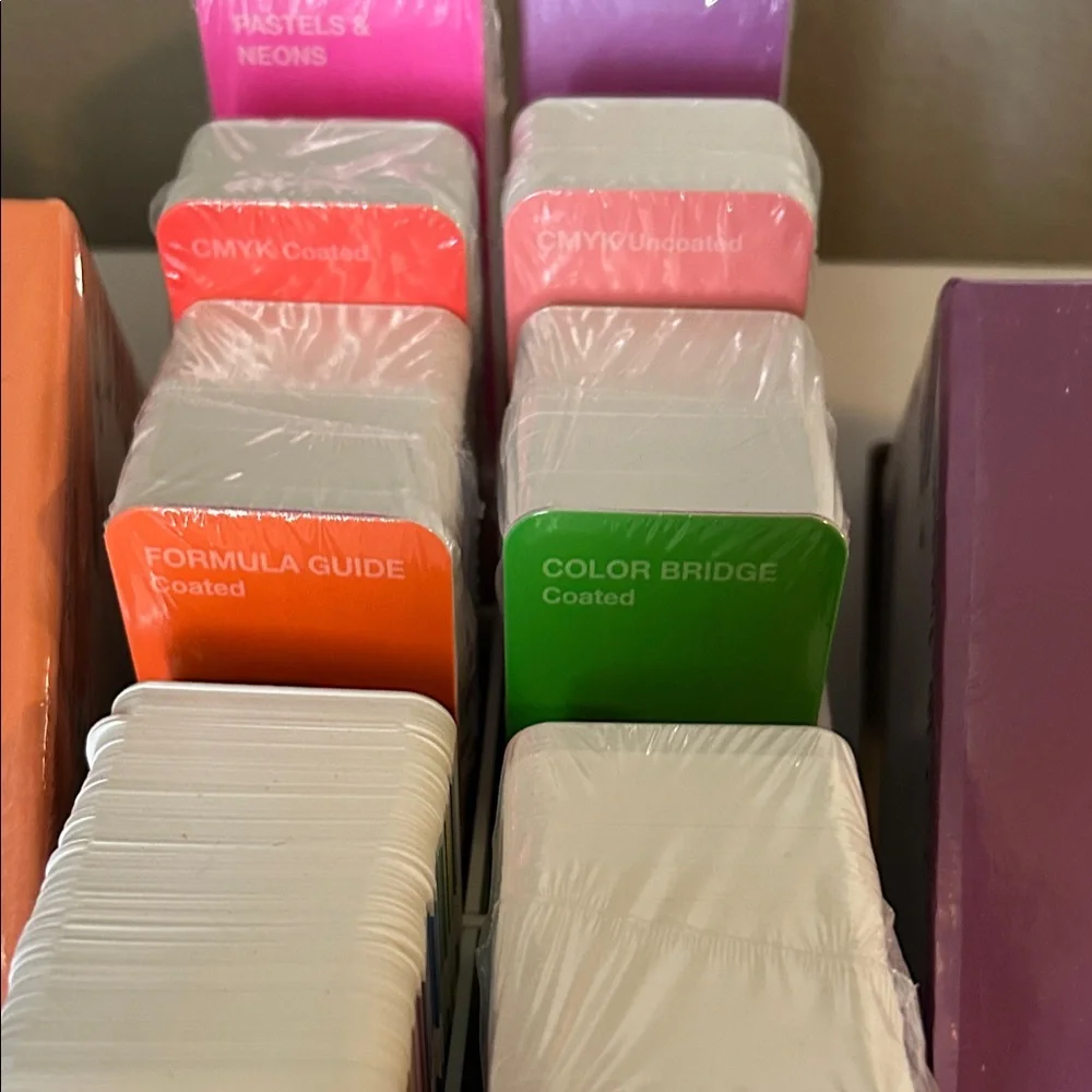PANTONE Reference Librar;The Comprehensive Color Library for Graphics and Print